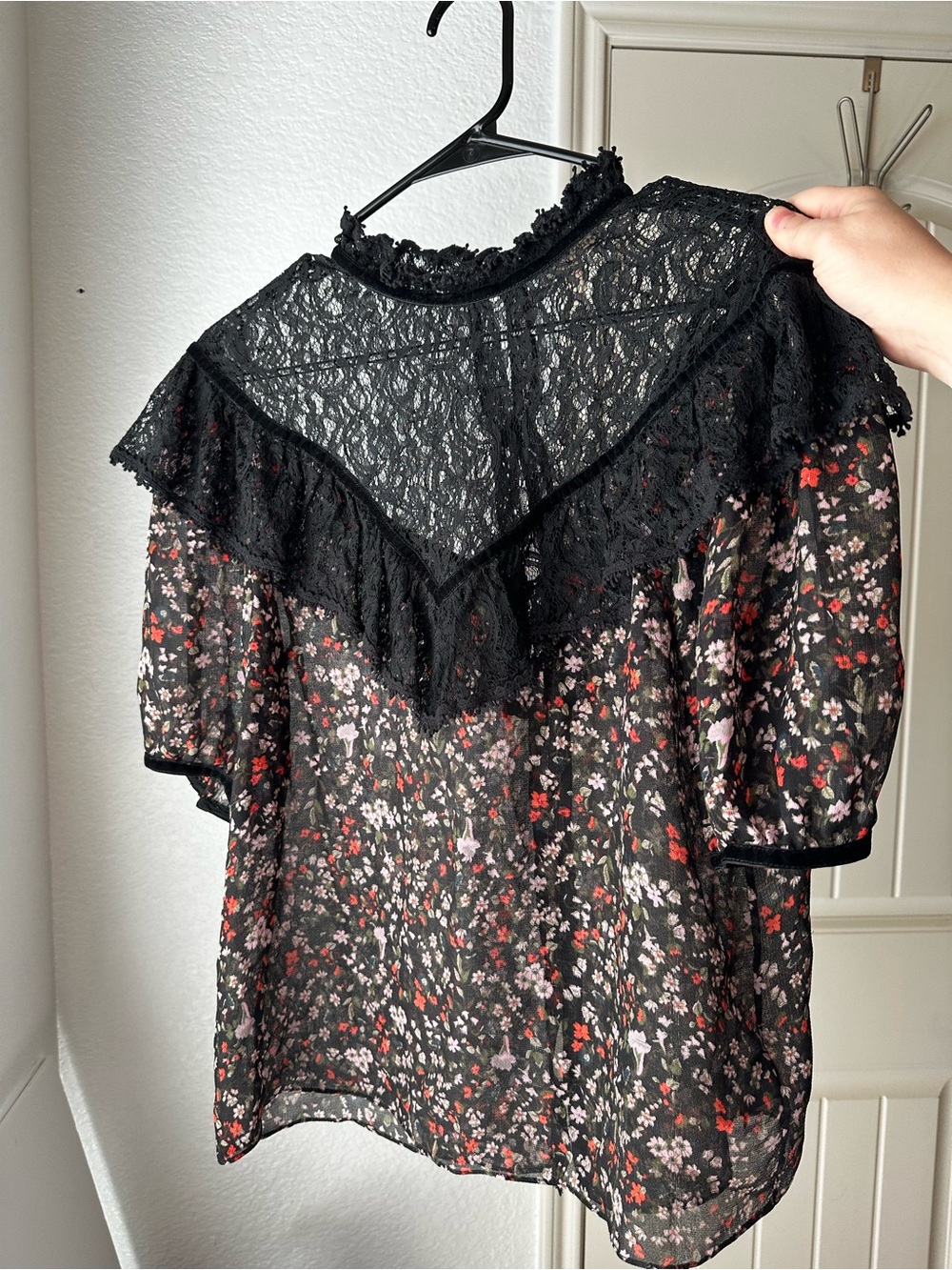 Rebecca Taylor Black Floral Lace Yoke Blouse Red & Pink Accents Velvet Trim sz6